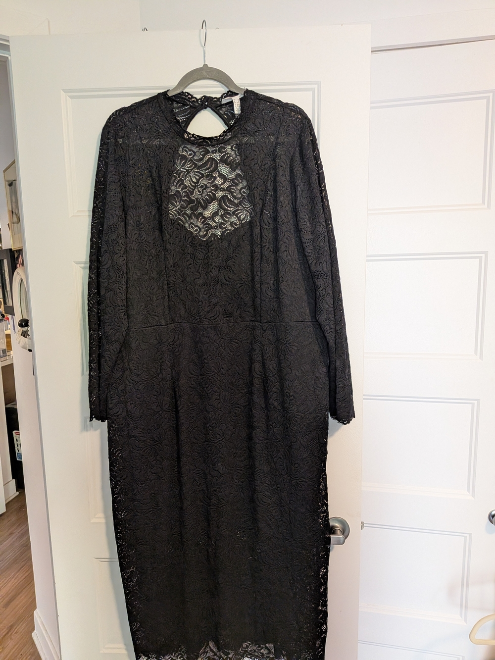 Black Lace Long Sleeve Midi Dress with Keyhole Back NWT